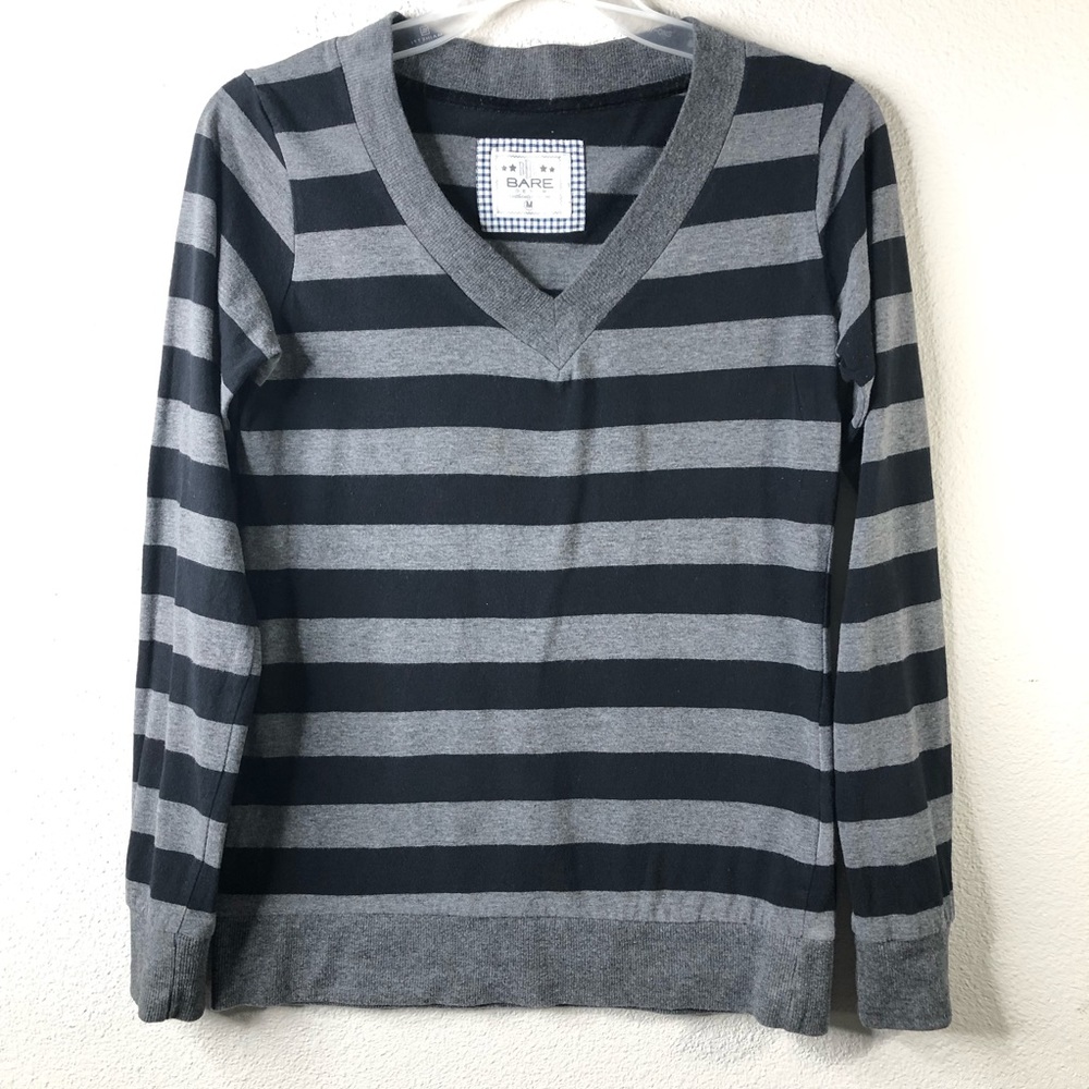 Full sleeve horizontl striped black/gray Vneck tee